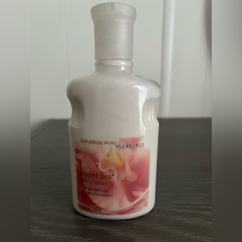 Bath&Body Works Pleasures Sweet Pea Lotion 8oz Partial 90% Full